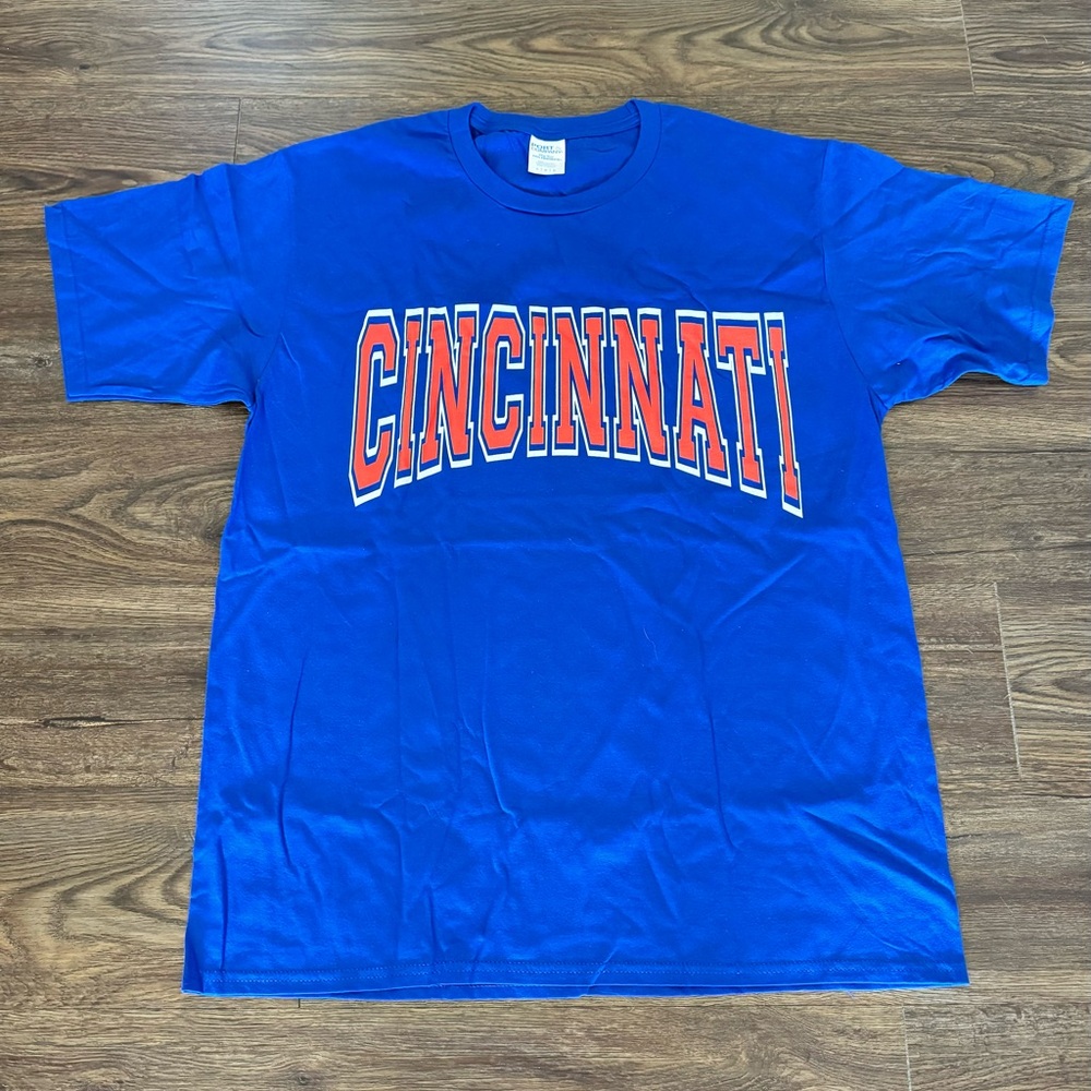NWOT Men’s CINCINNATI blue / orange tee sz L